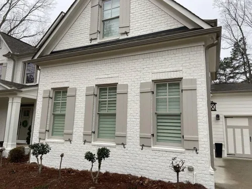 Vista 3 de Polaris Homeside 4 Board and Batten Joined Vinyl Shutters - 1 par de persianas de vinilo de 14-1/2 pulgadas x 51 pulgadas - 930 Blanco