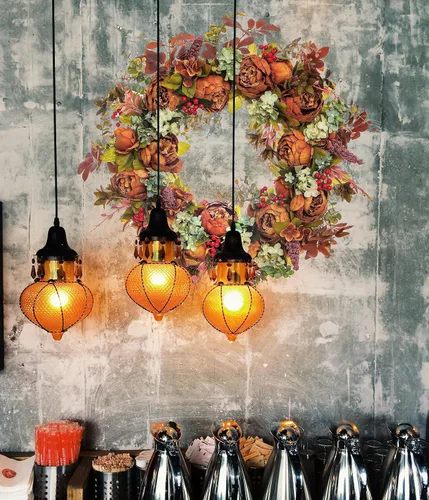 Vista 4 de Corona de otoño para puerta delantera, 22 pulgadas, flores artificiales, para otoño, invierno, para puerta delantera, exterior, pared o ventana