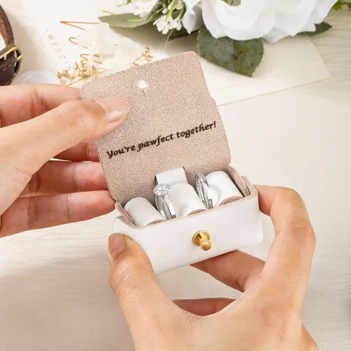 Vista 2 de NICEDREAM Bolsa de soporte de anillo de boda con inicial personalizada para collar de perro Soporte de caja de anillo de boda de cuero