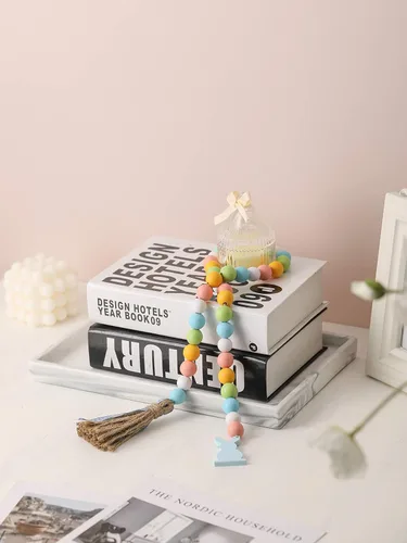 Vista 4 de Guirnalda de cuentas de madera de Pascua con borlas y etiqueta de conejo, cuentas de madera de estilo granja para decoraciones de bandeja