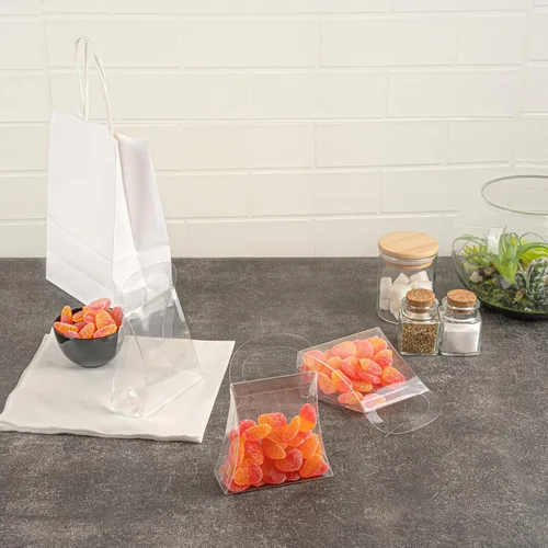 Vista 9 de Restaurantware - Cajas de recuerdo de boda de 2.8 x 2.4 pulgadas, 100 cajas de dulces transparentes con parte superior de trébol. Para bodas, baby