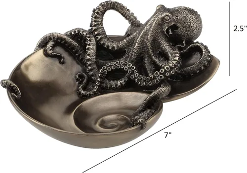 Vista 3 de Veronese Design Contenedor de pulpo con acabado de bronce Curiosity en bandeja de concha de Nautilus