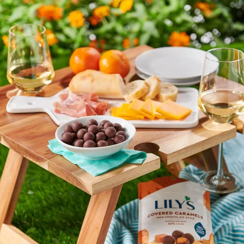 Vista 3 de Lily's Sweets - Caramelos estilo chocolate con leche Endulzados con stevia, sin azúcar añadida, bajos en carbohidratos, aptos para dieta