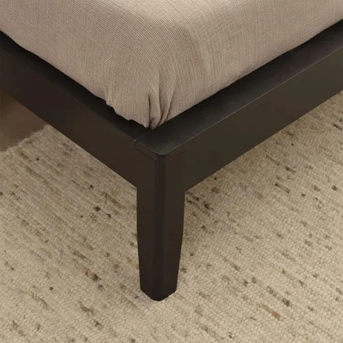 Vista 6 de Better Home Products Stella - Marco de cama de madera de pino maciza, tamaño Queen, color negro