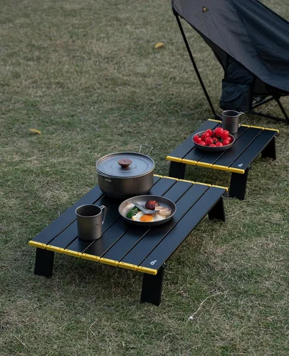 Vista 2 de iClimb - Mesa plegable ultraligera y compacta de mini playa y picnic de aluminio con bolsa de transporte, dos tamaños (negro - S)