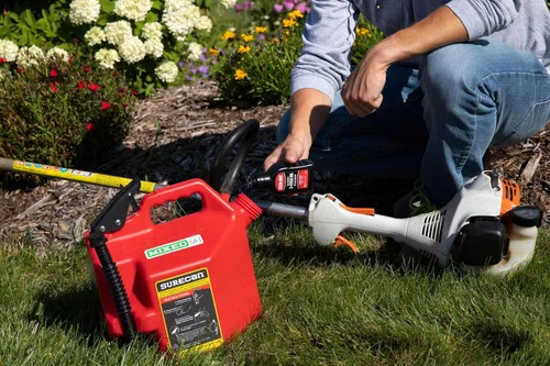 Vista 10 de STA-BIL Aceite Totalmente Sintético de 2 Ciclos - Con Estabilizador de Combustible Para Hasta 12 Meses de Protección - 1 Galón Multi-Mezcla