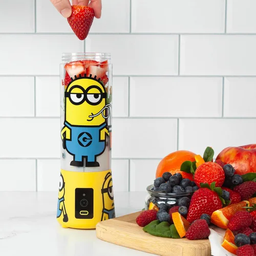 Vista 3 de Uncanny Brands Licuadora portátil recargable por USB Minions