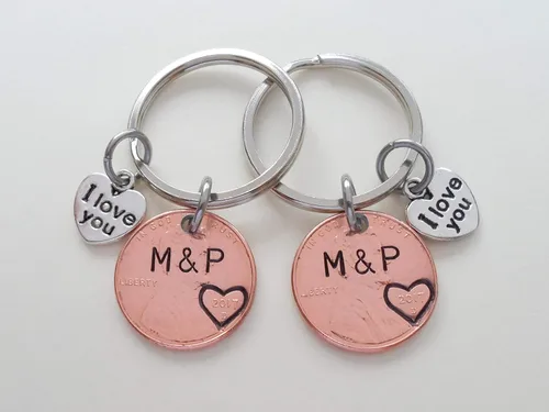 Vista 3 de Custom Hand Stamped 2 Personalized Penny Keychains, Anniversary Gift, Husband Wife Key Chain, Boyfriend Girlfriend Gift, Customized Couples Keychains