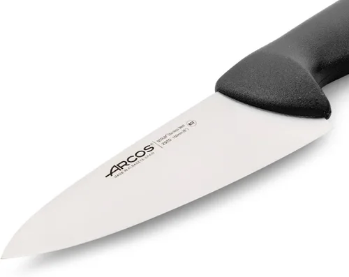 Vista 3 de Arcos Cuchillo de chef de acero inoxidable nitrum de 6 pulgadas y hoja de 5.906 in. Cuchillo de cocina profesional multiusos. Mango ergonómico