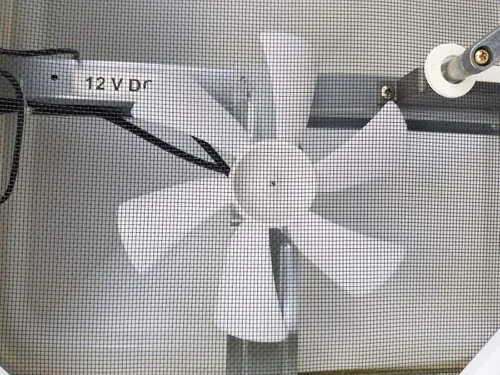 Vista 4 de Class A Customs - Ventilación de techo RV de 12 voltios de 14 pulgadas con tapa blanca estilo cuña - Masilla y tornillos 71112A-PS