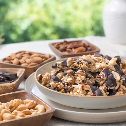 Vista 6 de InnoFoods Racimos de nueces de chocolate oscuro, sin gluten, sin OMG, paquete de 2, 16 onzas cada uno