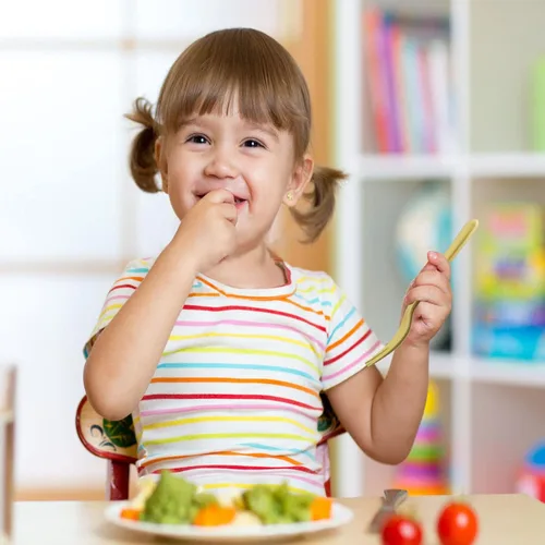 Vista 6 de Juego de 18 cubiertos de plástico para niños pequeños, cucharas, tenedores, cuchillo, cubiertos de colores, utensilios reutilizables, sin BPA, aptos