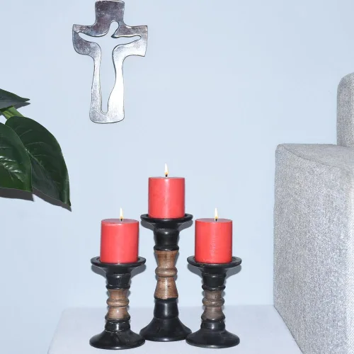 Vista 12 de Juego de tres portavelas de pilar de 6 pulgadas, 12 pulgadas y 6 pulgadas de madera de mango hecho a mano