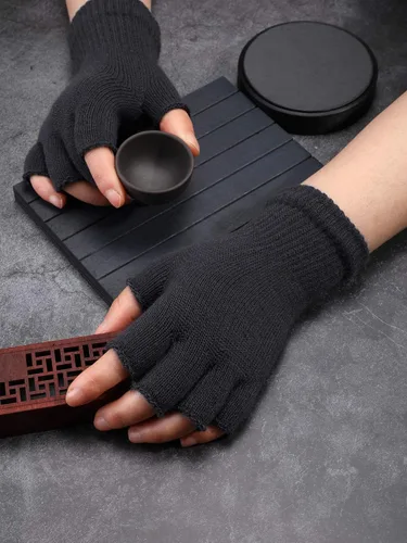 Vista 4 de SATINIOR 2 pares de guantes unisex de medio dedo de invierno elásticos de punto sin dedos en tamaño común