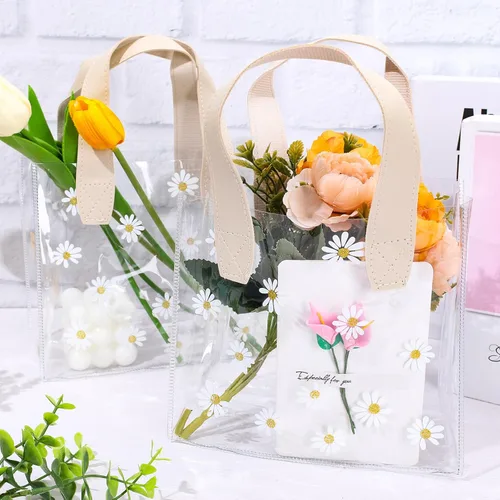 Vista 3 de Whaline 12 bolsas de regalo de PVC transparente con asa, bolsas de regalo de dama de honor, lindas margaritas, reutilizables, transparentes, bolsa