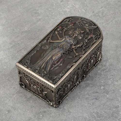 Vista 4 de Veronese Design 15,6 cm Hecate Triple Diosa Decorativa Caja de Regalos de Resina de Bronce Fundido en Frío