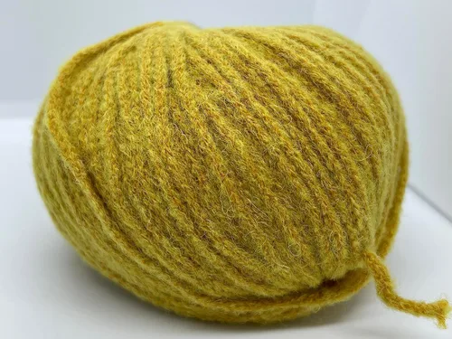 Old Gold Baby Alpaca - Hilo de mezcla de lana merina, peinado, 1.76 onzas, 328.1 ft (109 yardas)