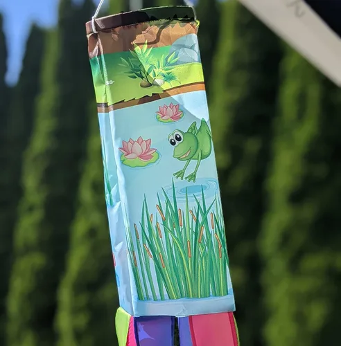 Vista 2 de Charming Frogs Windsock Decoración duradera para colgar al aire libre Patio, jardín, patio, hogar y más 60 pulgadas