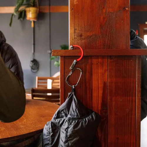 Vista 9 de GEAR AID HEROCLIP 360° Swivel Carabiner Gear Clip and Hook (Medium) for Camping, Backpack, Suitcases and Garage Organization