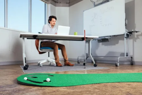 Vista 3 de Putt-A-Bout Minigolf Par 3 (3 x 9 pies)