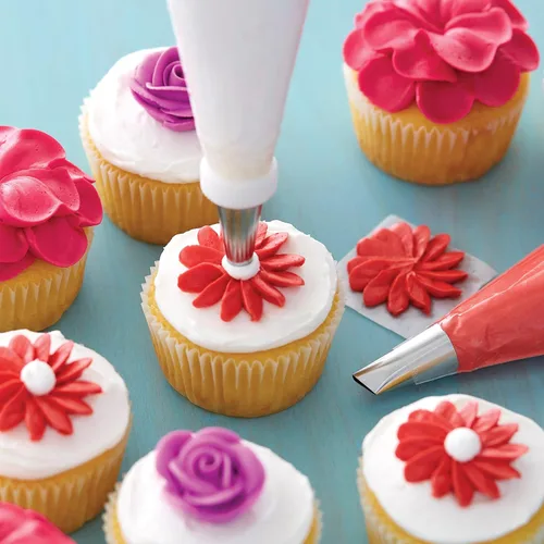 Vista 5 de Juego de puntas para glaseado Wilton para decoración de pasteles y cupcakes, 9 piezas con estuche de transporte