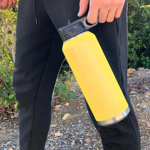 Vista 4 de LaserGram Botella de agua de doble pared abatible de 40 onzas con pajita, piña, grabado personalizado incluido (amarillo)