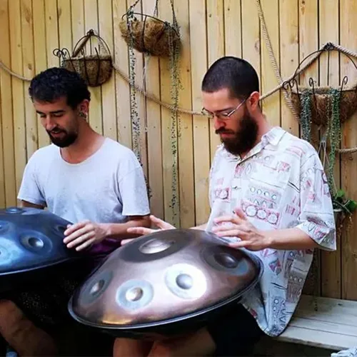 Vista 7 de Kurd Handpan 22" D Minor - Tambor de mano de 9 notas para rendimiento profesional, sonido de 440 Hz, incluye paño, soporte