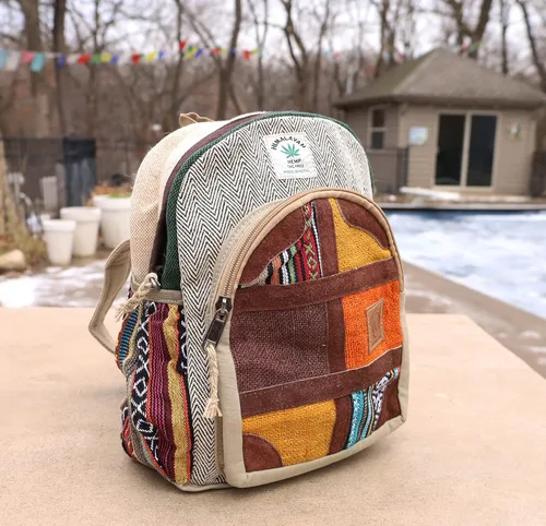 Vista 4 de Mochila Nepal de cáñamo natural hecha a mano para mujer, mochila pequeña y ligera, Daypack2, Mochilas Daypack