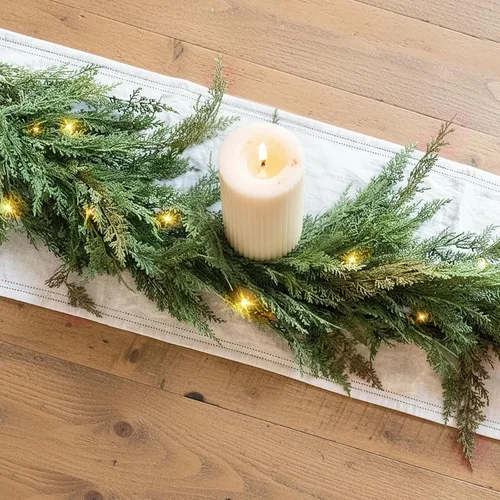 Vista 6 de Guirnalda de Navidad de Cedro con Luces para Repisa de Chimenea - Realista de Tacto Real 9 Pies Guirnaldas Artificiales de Pino Sintético