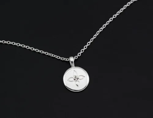 Vista 7 de A Charmed Impression Collar de disco de cristal de loto dorado - Regalo para hija seleccionado a mano