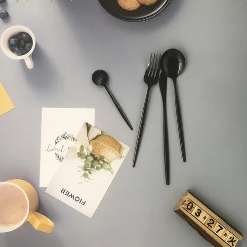 Vista 5 de Juego de cubiertos negros de acero inoxidable de 24 piezas, servicio para 6, vajilla pulida con espejo, cuchillo tenedor y cuchara para el hogar