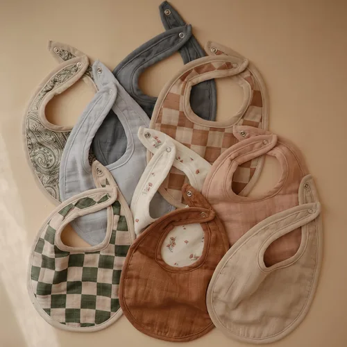 Vista 8 de mushie Babero de muselina para bebé, algodón suave para goteos, babas y alimentaciones infantiles, ajuste ajustable, paquete de 2