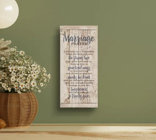 Vista 8 de Placa de madera con cita inspiradora en texto en inglés "Marriage Prayer" "Lord, help us to remember when we first met" - Elegante cuadro vertical