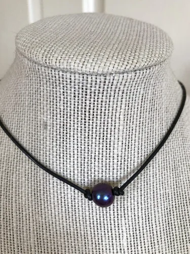 Vista 2 de Black Peacock Baroque Pearl Necklace, Round Freshwater Pearl, Single Pearl Choker, Black Leather Cord, Sterling Silver, Boho.