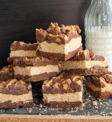 Vista 6 de Nordic Ware Molde cuadrado comercial de aluminio natural para pasteles con tapa, exterior 9.88 x 9.88 pulgadas