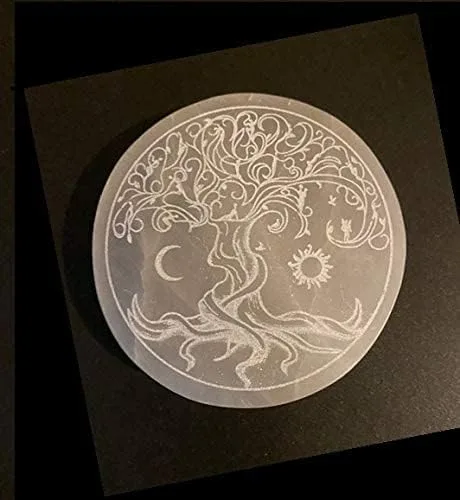 Vista 3 de Placa de carga de selenita grabada con árbol de la vida de 3 pulgadas, carga tus cristales, minada éticamente, grabada en Appleton WI EE. UU
