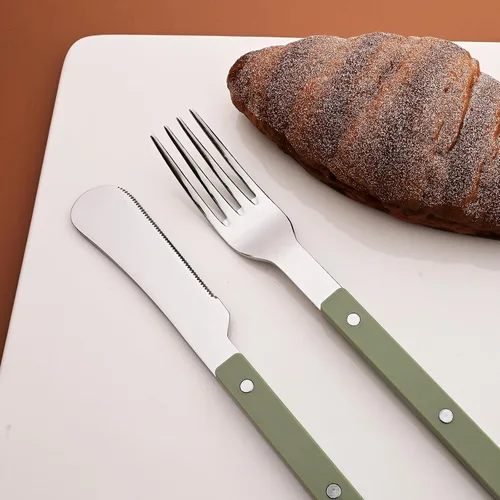 Vista 6 de Juego de 20 cubiertos de acero inoxidable para 4 piezas con mango de plástico acrílico, mantequilla y cuchillo de cena, juego de cubiertos