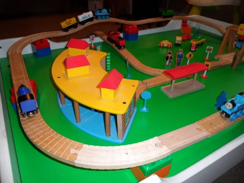 Vista 2 de Sujetadores de tren de juguete de madera, mantiene la pista juntos. 40 CT