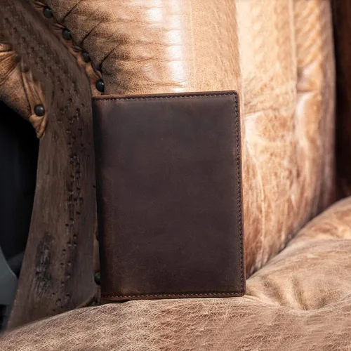 Vista 5 de Polare Slim RFID bloqueo cuero pasaporte titular viaje doble cartera para hombres, Marrón oscuro, Soporte para pasaporte de cuero plegable
