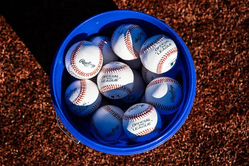Vista 8 de Rawlings Rawlings Official League Baseballs Ages 12U Leather Cover Game/Practice Use 24 Count Box or Bucket Options