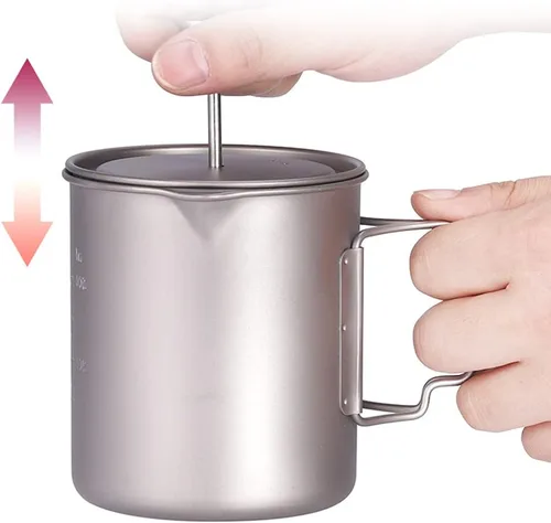 Vista 4 de LIXADA Cafetera de prensa francesa de titanio, 25.4 fl oz, resistente a la corrosión, mango plegable, olla de cocina para acampar al aire libre