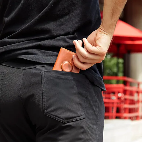 Vista 5 de TagLock Cartera AirTag de cuero, Bronceado de silla de montar, Cartera funcional delgada con bolsillo Airtag hecha de cuero real que es duradera