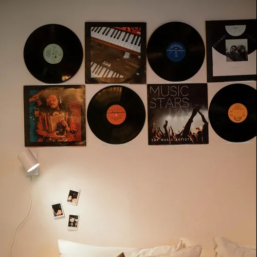 Vista 8 de WANLIAN Estante de vinilo transparente para discos de pared, paquete de 6 unidades, soporte de vinilo para pared, soporte de discos de acrílico