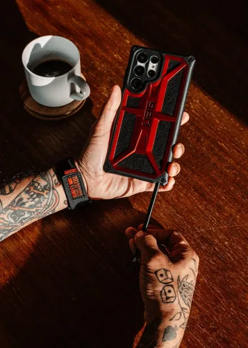Vista 7 de URBAN ARMOR GEAR UAG - Funda protectora Monarch diseñada para Samsung Galaxy S22 Ultra, color rojo carmesí, resistente, ligera, delgada, a prueba