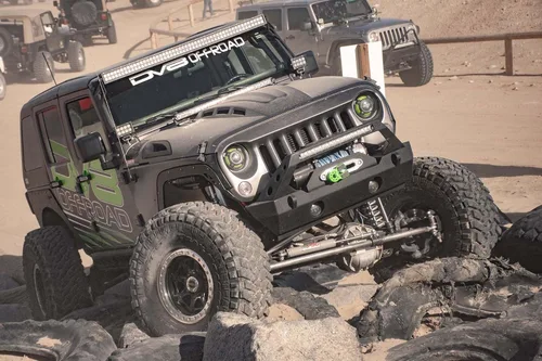 Vista 7 de DV8 Offroad Capucha de dispersión de calor para Jeep Wrangler JK 2007-2018 Carenado central elevado y ventilado Doble ventilación para un máximo