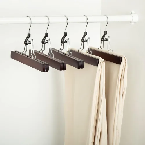 Vista 4 de Yaxa Basics Perchas de madera para pantalones, organizador de armario, cereza, paquete de 10