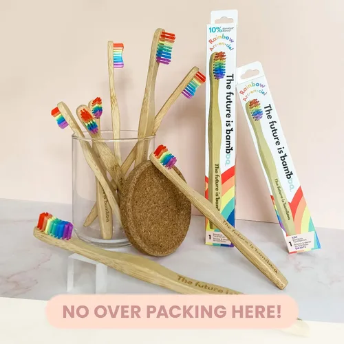 Vista 8 de The future is bamboo Cepillo de dientes arcoíris para niños, hecho de bambú sostenible para una sensación natural y ecológica, cerdas onduladas