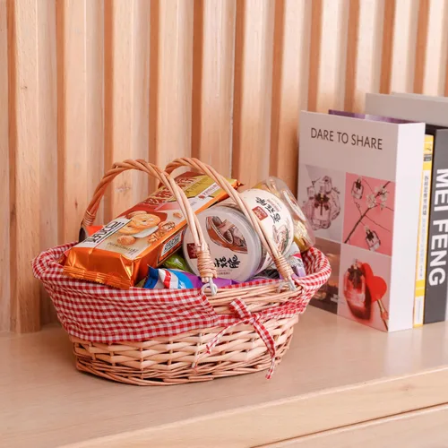 Vista 2 de Vintiquewise Cesta de pan ovalada de mimbre para servir, cesta de frutas para encimera de cocina, forro de cuadros rojos y blancos, asas, cesta