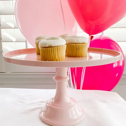 Vista 2 de Sprinkles & Confetti Soporte para pastel de melamina rosa bebé de 11 pulgadas, exhibición de postres reutilizable para el día de San Valentín, 4