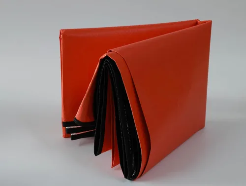 Vista 4 de Manta de supervivencia resistente, lona reflectante térmica aislada, 60 x 82 pulgadas, manta de emergencia reutilizable para todo tipo de clima